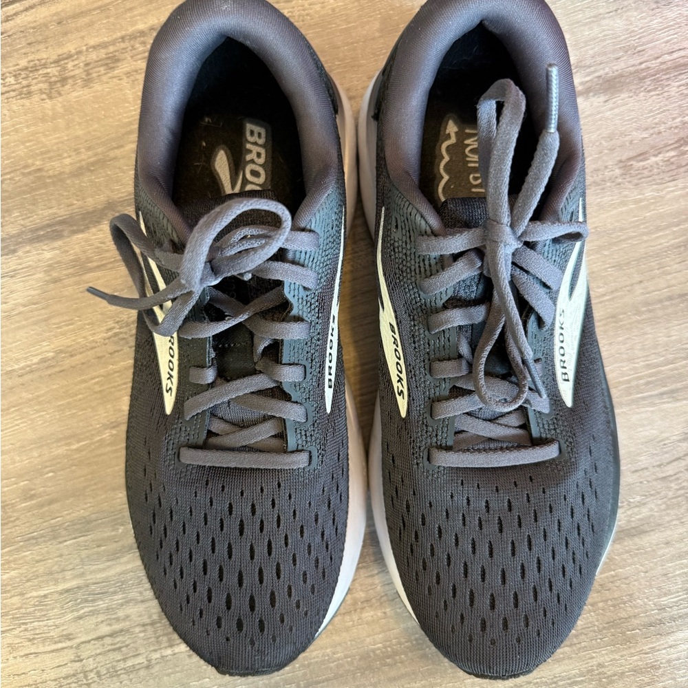 Brooks Ghost 16 - Excellent Condition